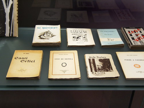 D. Campana, Canti orfici - A. Moravia, Gli indifferenti - E. Montale, Ossi di seppia - C. Zavattini, Parliamo tanto di me - C. Sbarbaro, Resine - A. Camus, Lo straniero